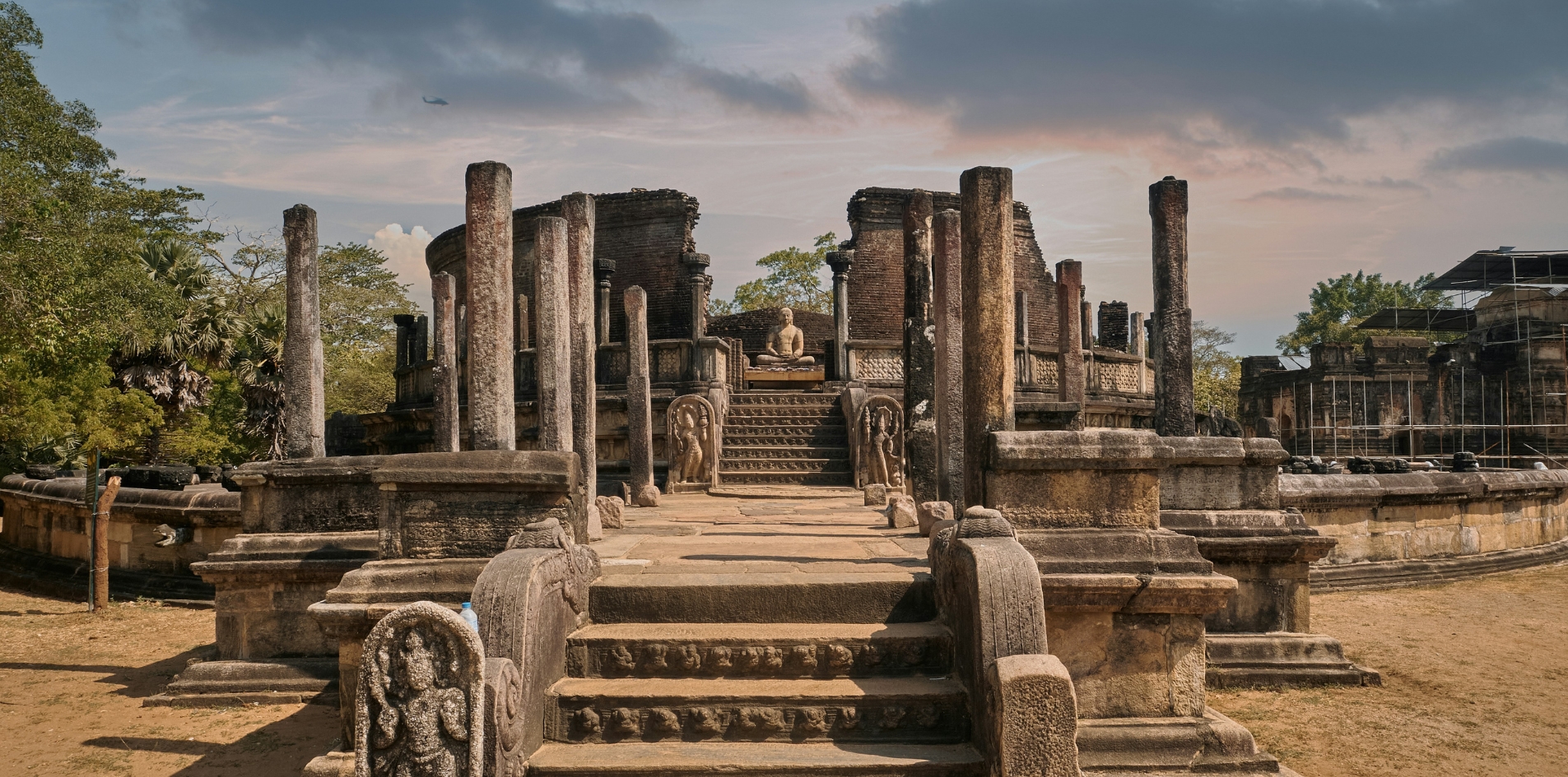 Day 2 – Polonnaruwa • Anuradhapura