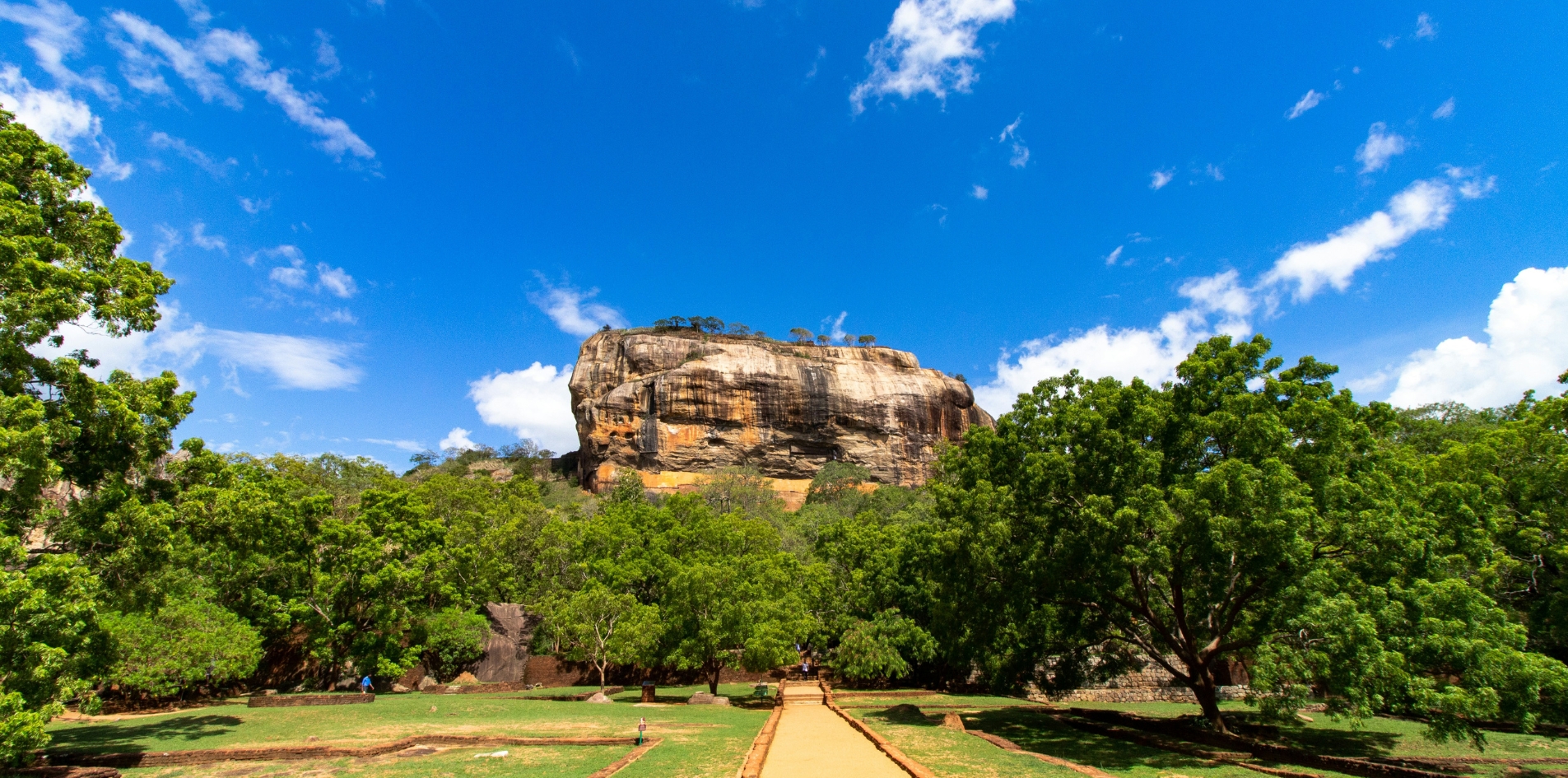 Day 1 – Airport • Negombo • Sigiriya