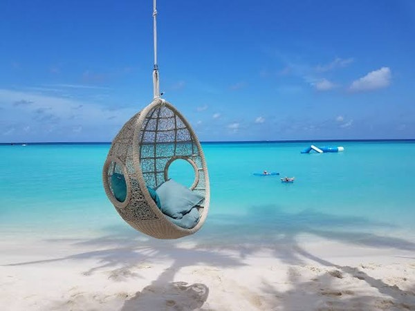 SUNNY DAYS - LIVING THE BEACH LIFE